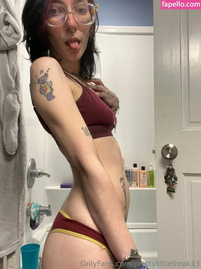 pre.ttylil13 / prettylittlefreak13 Onlyfans Photo Gallery 