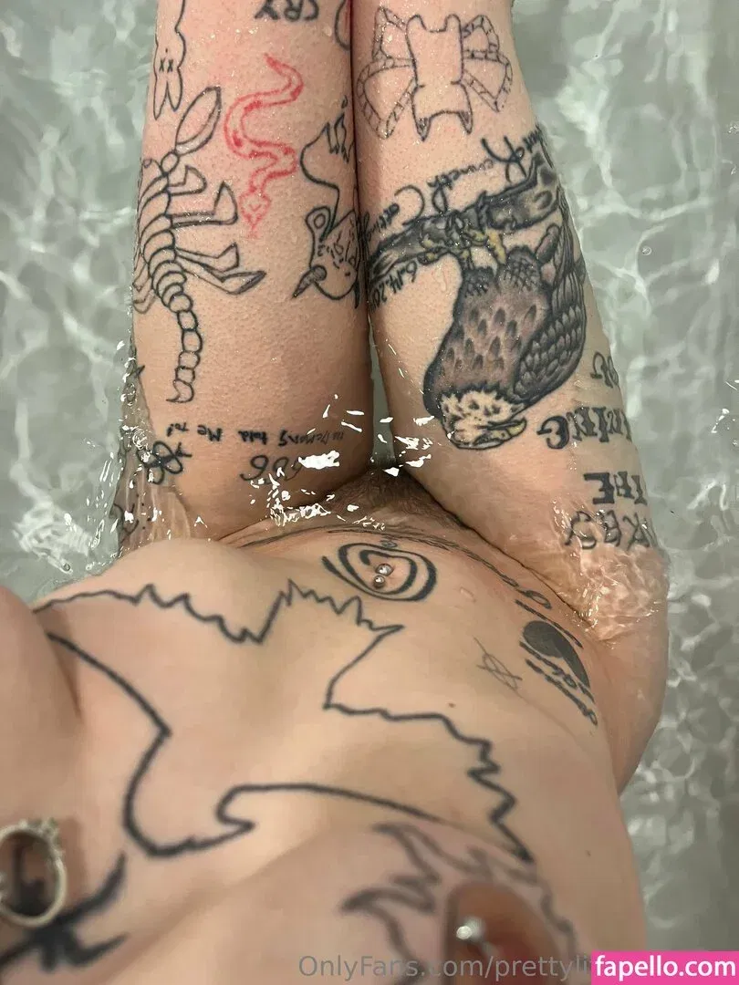 pre.ttylil13 / prettylittlefreak13 Onlyfans Photo Gallery 