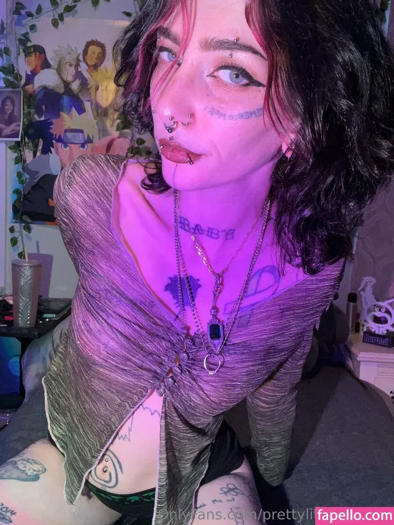 pre.ttylil13 / prettylittlefreak13 Onlyfans Photo Gallery 