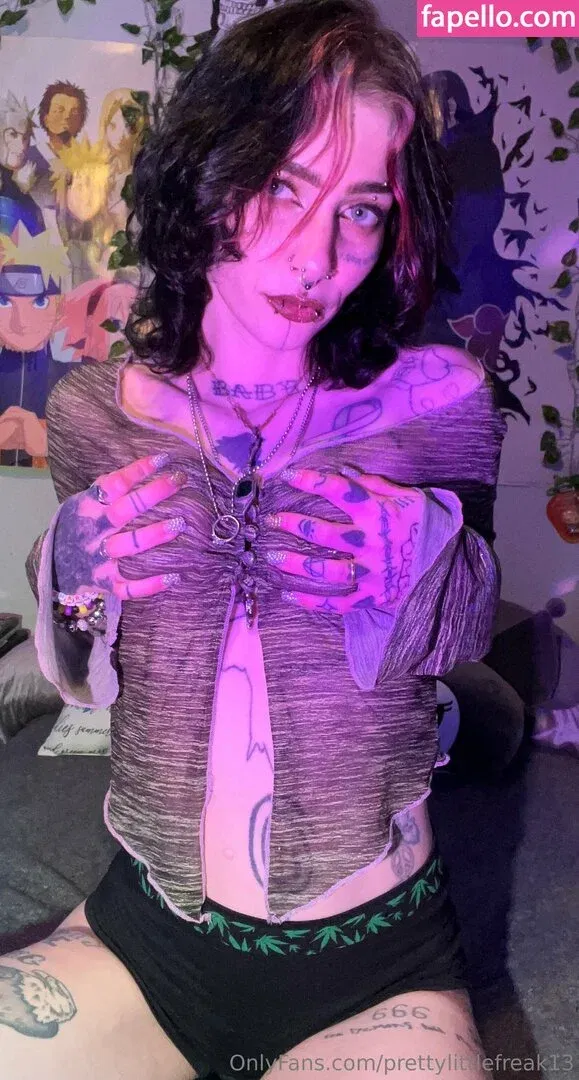 pre.ttylil13 / prettylittlefreak13 Onlyfans Photo Gallery 