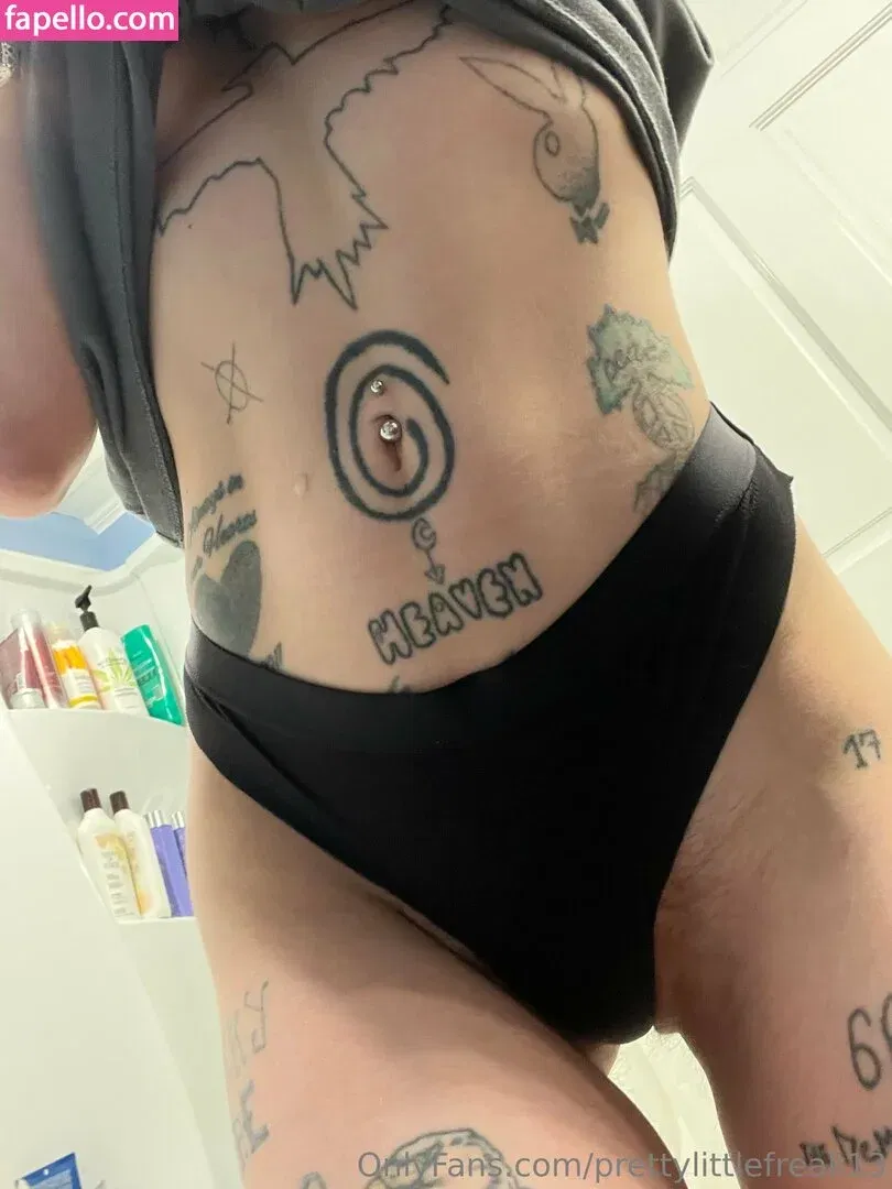 pre.ttylil13 / prettylittlefreak13 Onlyfans Photo Gallery 
