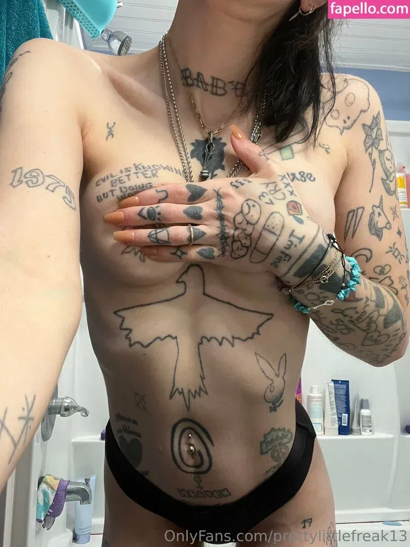 pre.ttylil13 / prettylittlefreak13 Onlyfans Photo Gallery 