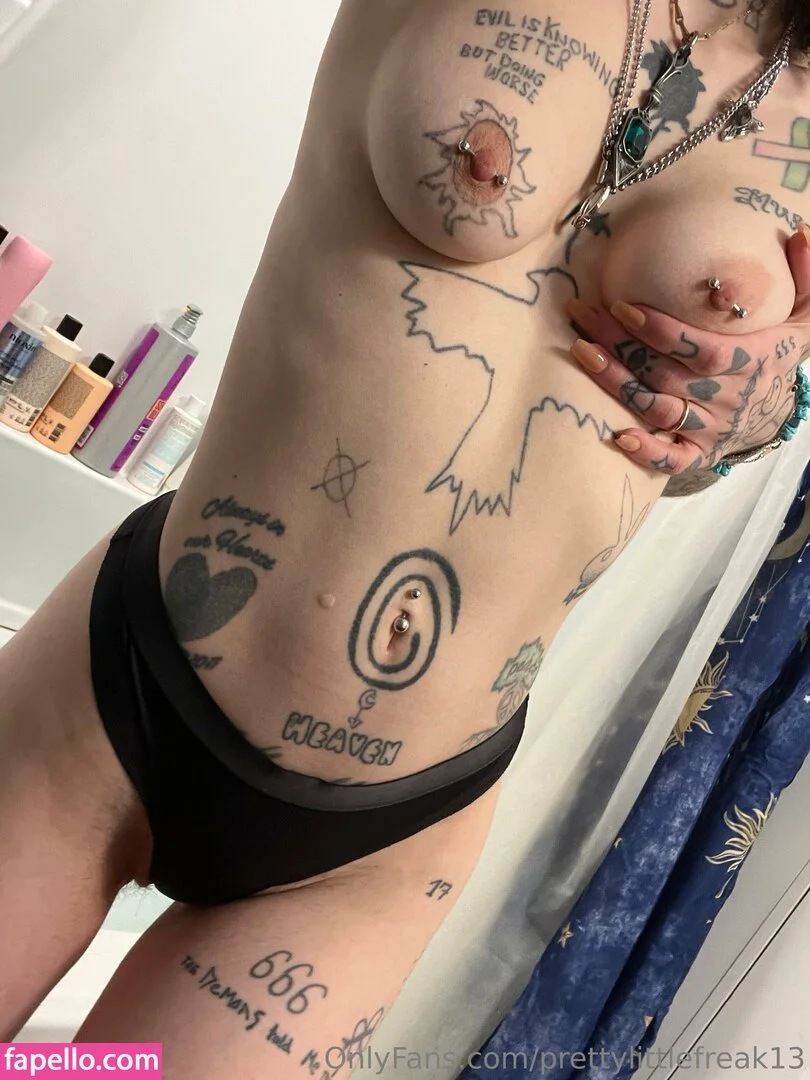 pre.ttylil13 / prettylittlefreak13 Onlyfans Photo Gallery 