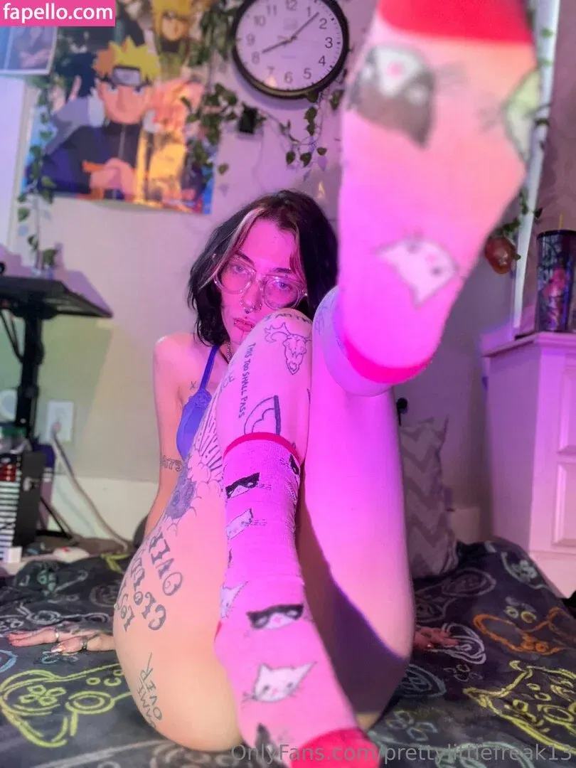 pre.ttylil13 / prettylittlefreak13 Onlyfans Photo Gallery 