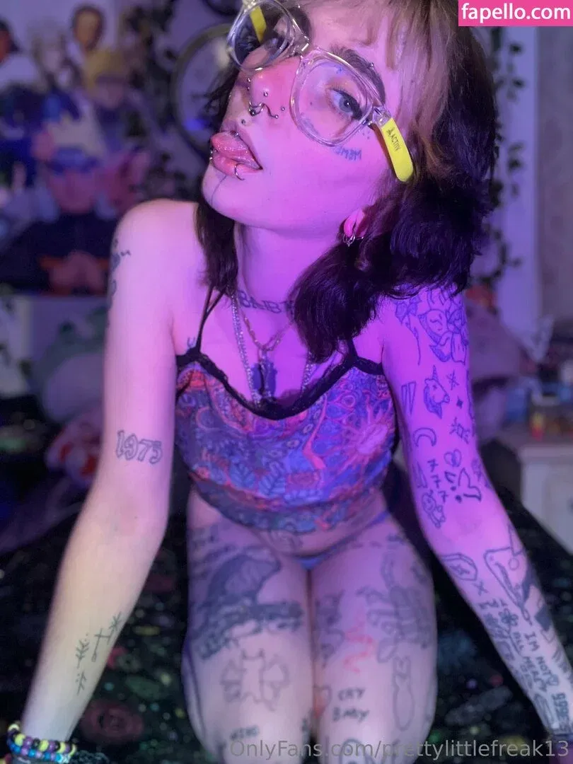 pre.ttylil13 / prettylittlefreak13 Onlyfans Photo Gallery 
