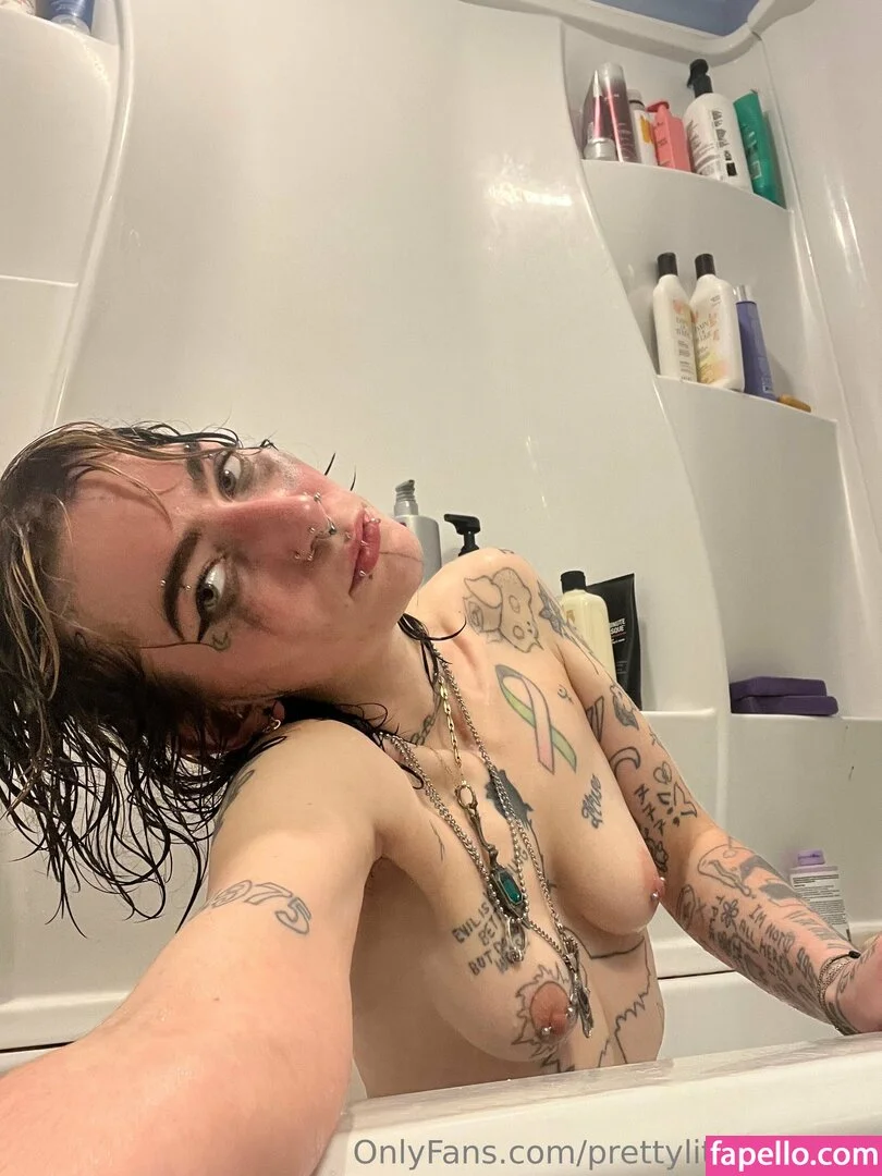 pre.ttylil13 / prettylittlefreak13 Onlyfans Photo Gallery 