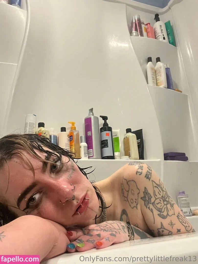 pre.ttylil13 / prettylittlefreak13 Onlyfans Photo Gallery 