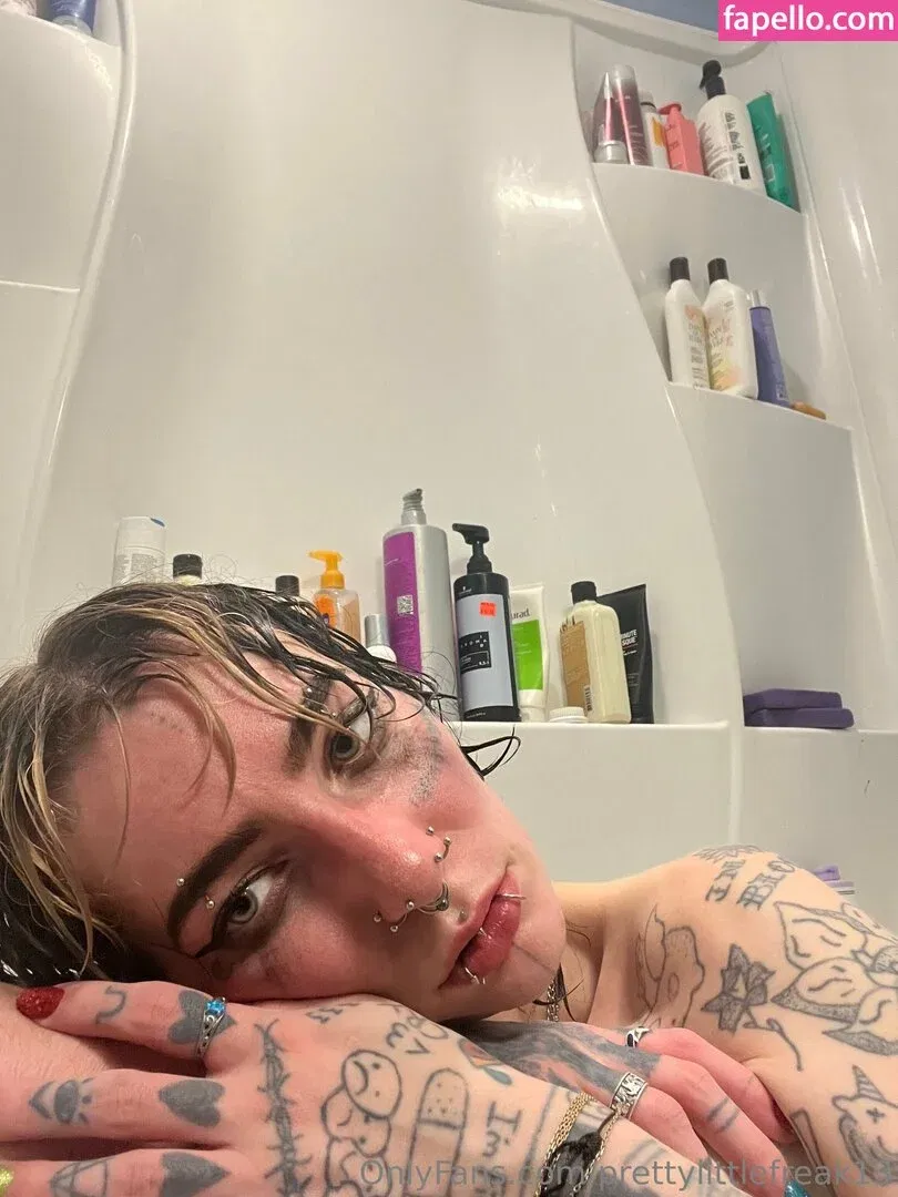 pre.ttylil13 / prettylittlefreak13 Onlyfans Photo Gallery 