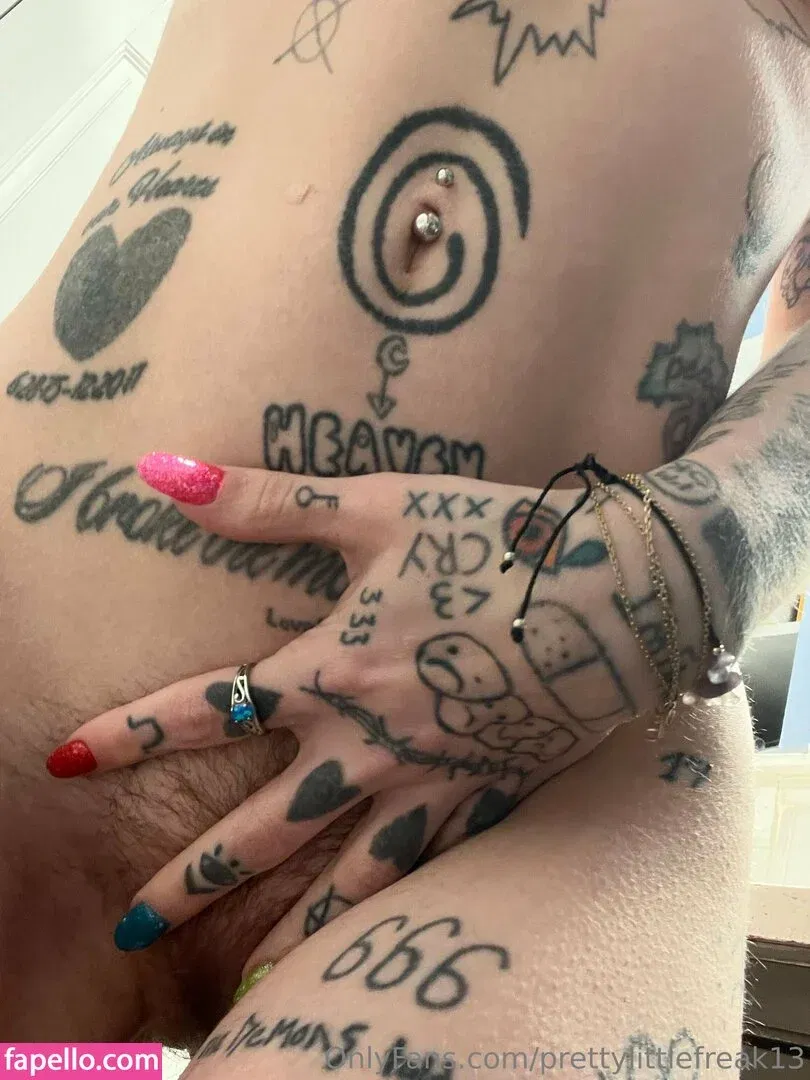 pre.ttylil13 / prettylittlefreak13 Onlyfans Photo Gallery 