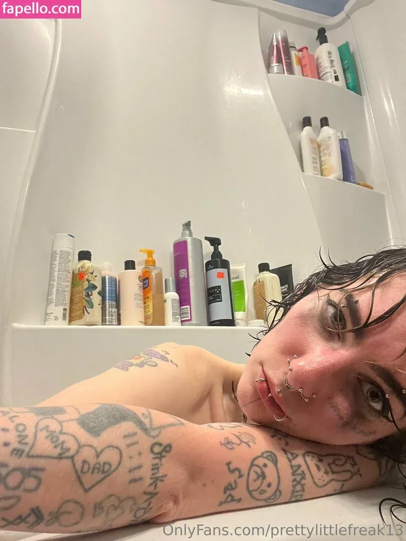 pre.ttylil13 / prettylittlefreak13 Onlyfans Photo Gallery 