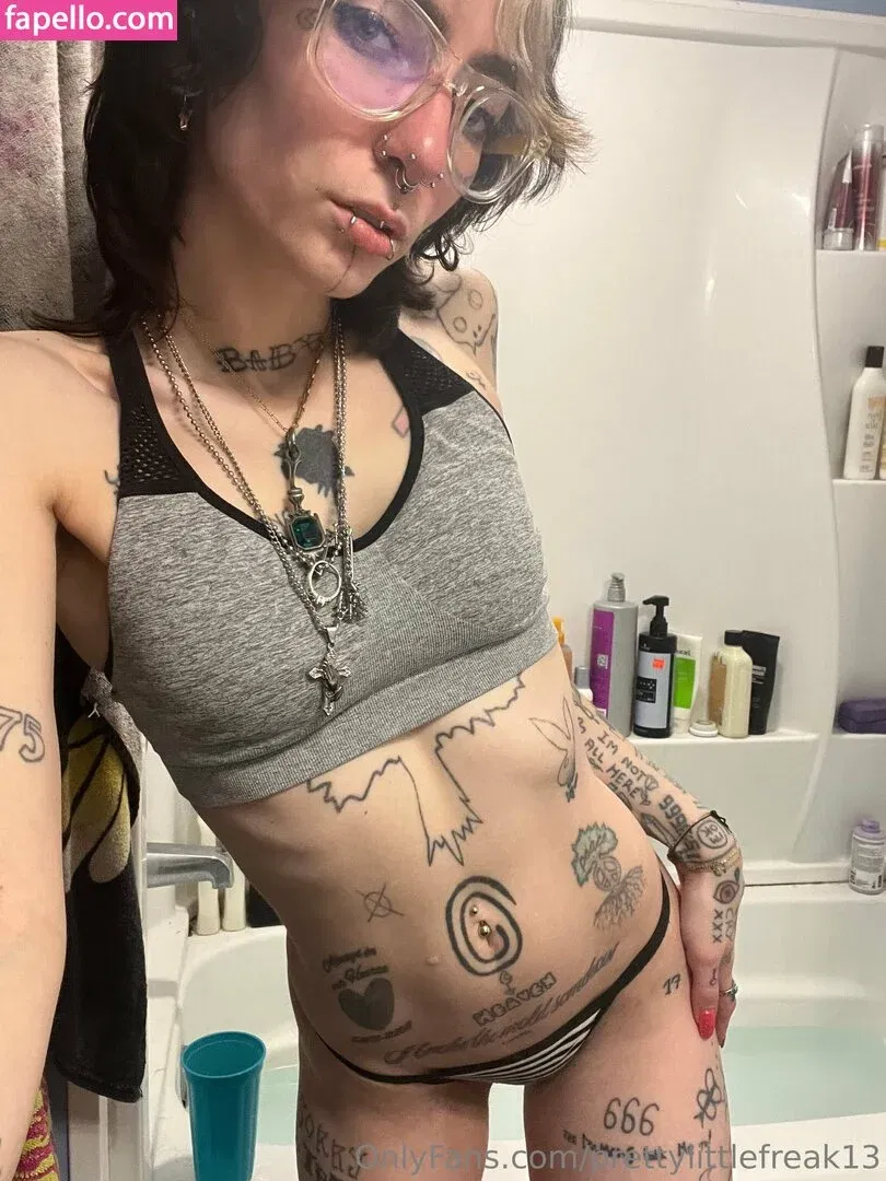 pre.ttylil13 / prettylittlefreak13 Onlyfans Photo Gallery 