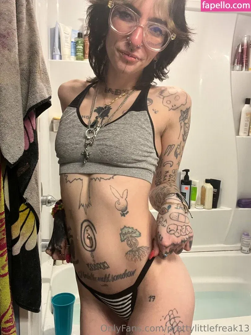 pre.ttylil13 / prettylittlefreak13 Onlyfans Photo Gallery 