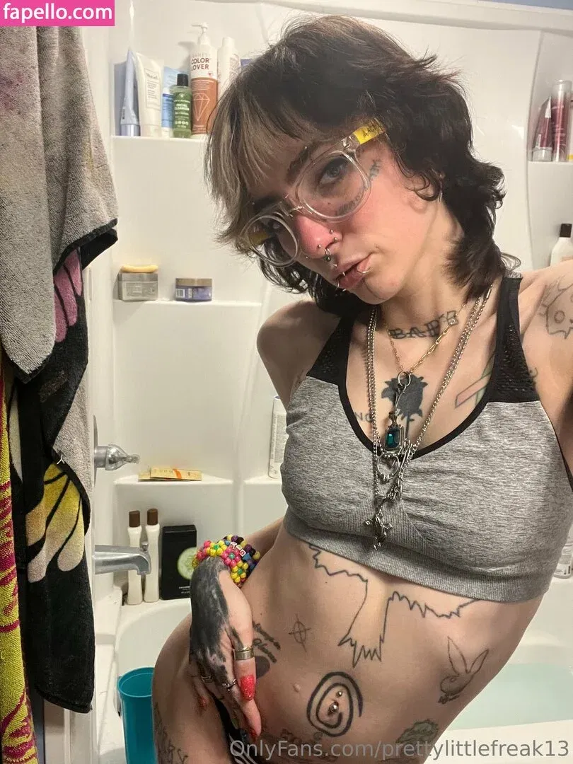 pre.ttylil13 / prettylittlefreak13 Onlyfans Photo Gallery 