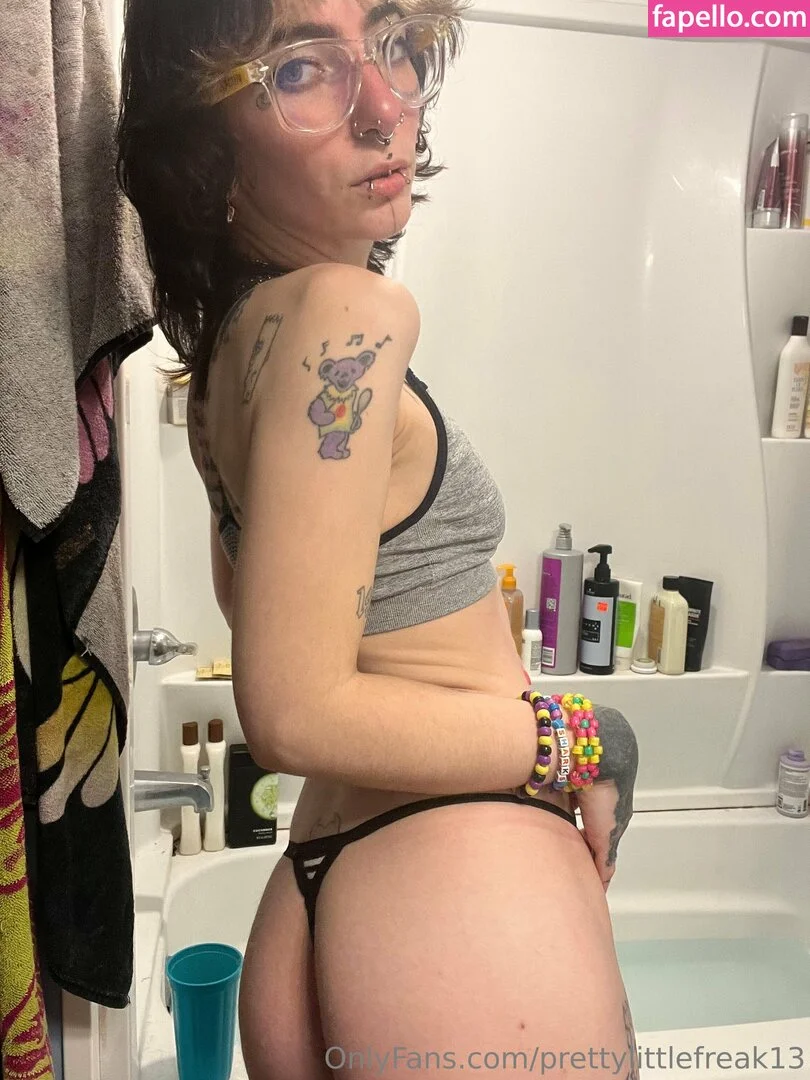 pre.ttylil13 / prettylittlefreak13 Onlyfans Photo Gallery 
