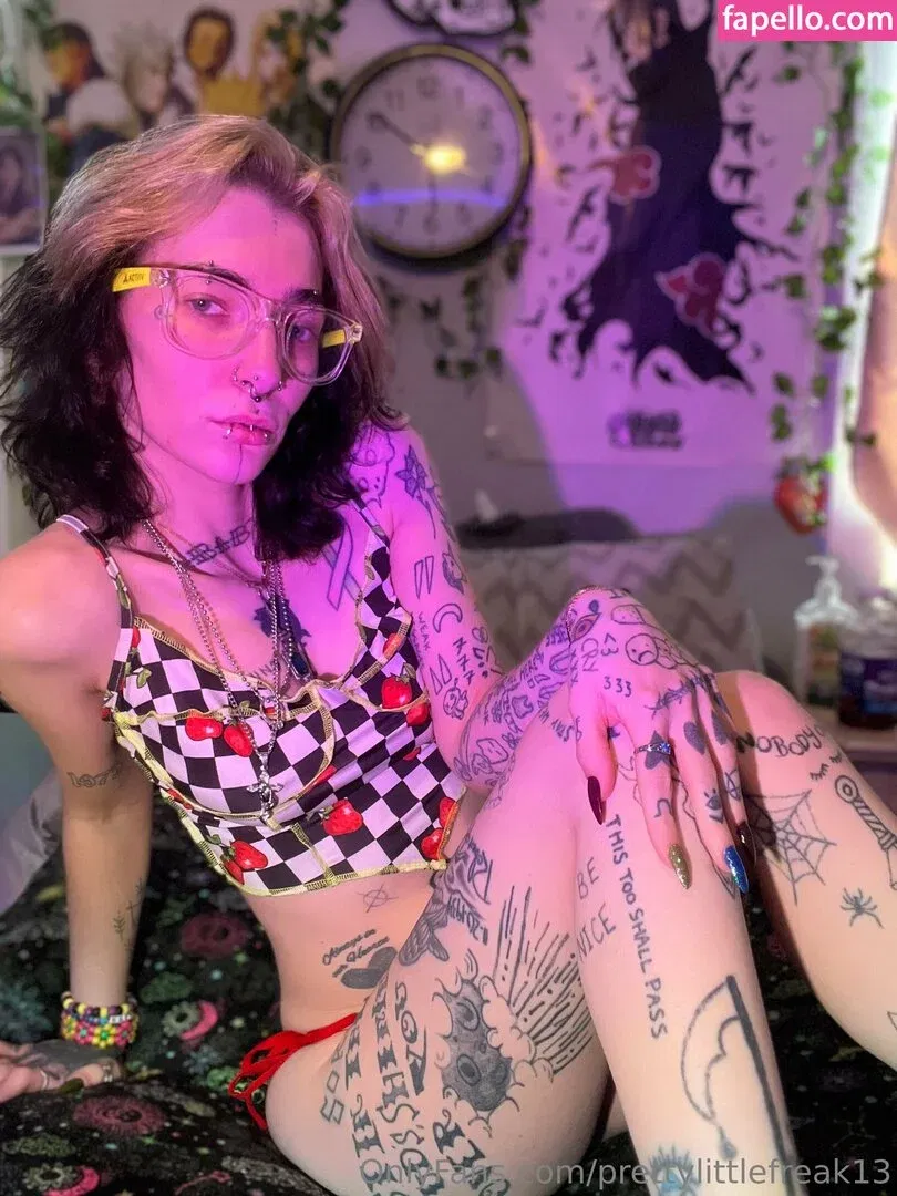 pre.ttylil13 / prettylittlefreak13 Onlyfans Photo Gallery 