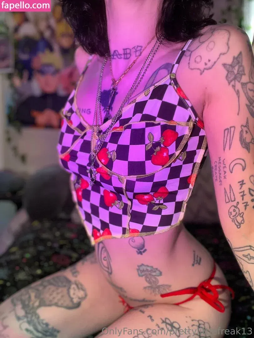 pre.ttylil13 / prettylittlefreak13 Onlyfans Photo Gallery 