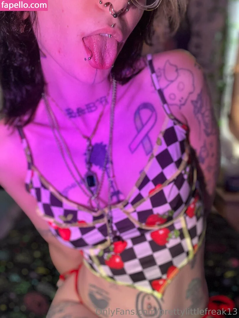 pre.ttylil13 / prettylittlefreak13 Onlyfans Photo Gallery 