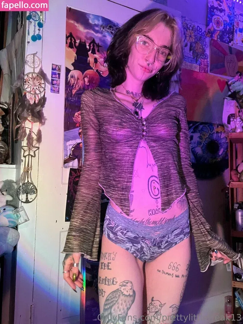 pre.ttylil13 / prettylittlefreak13 Onlyfans Photo Gallery 