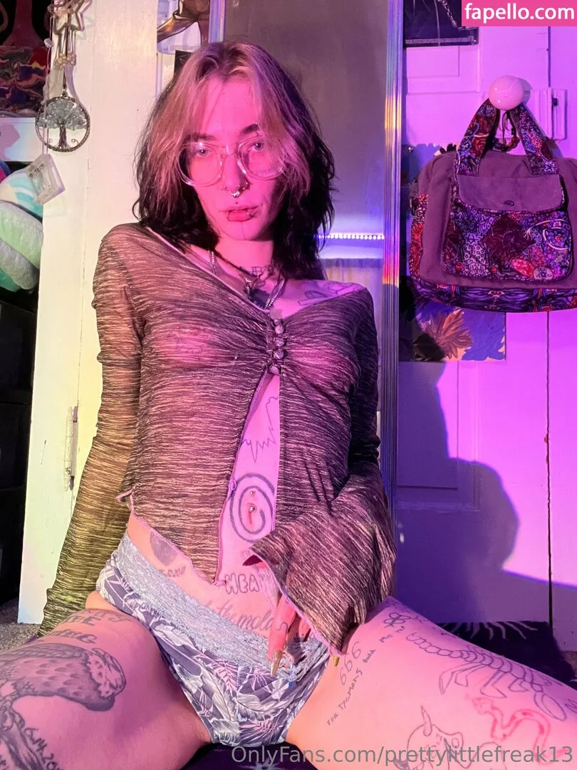 pre.ttylil13 / prettylittlefreak13 Onlyfans Photo Gallery 