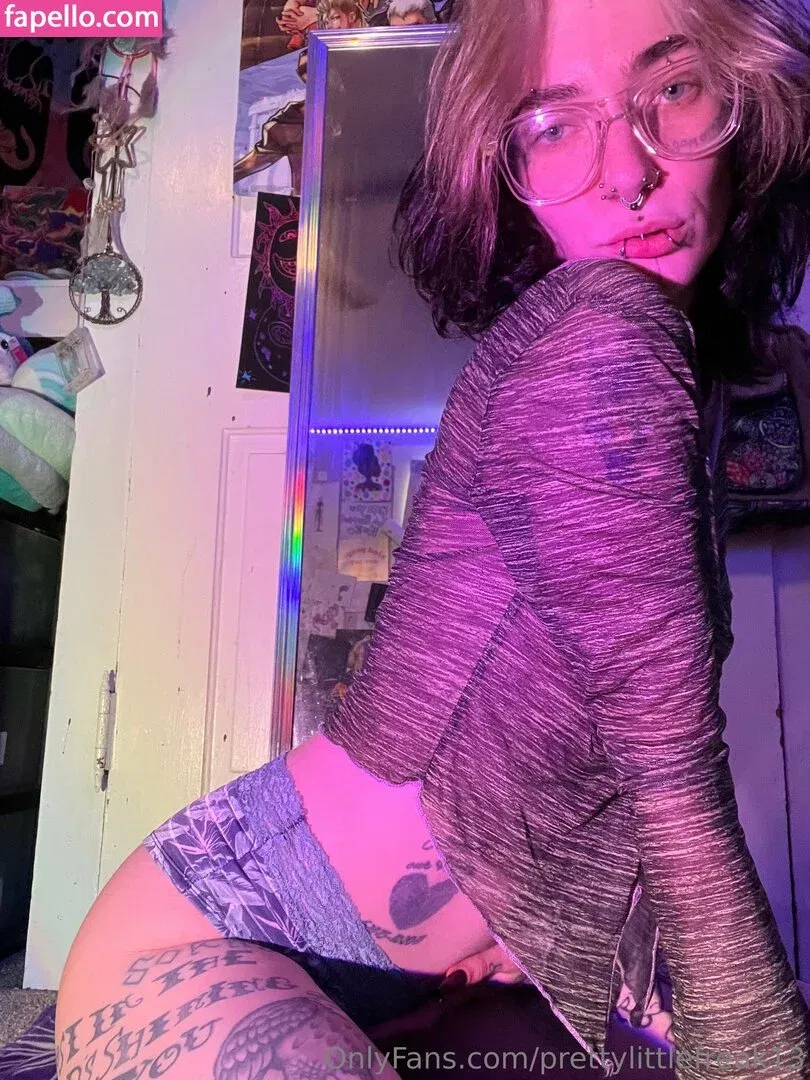 pre.ttylil13 / prettylittlefreak13 Onlyfans Photo Gallery 