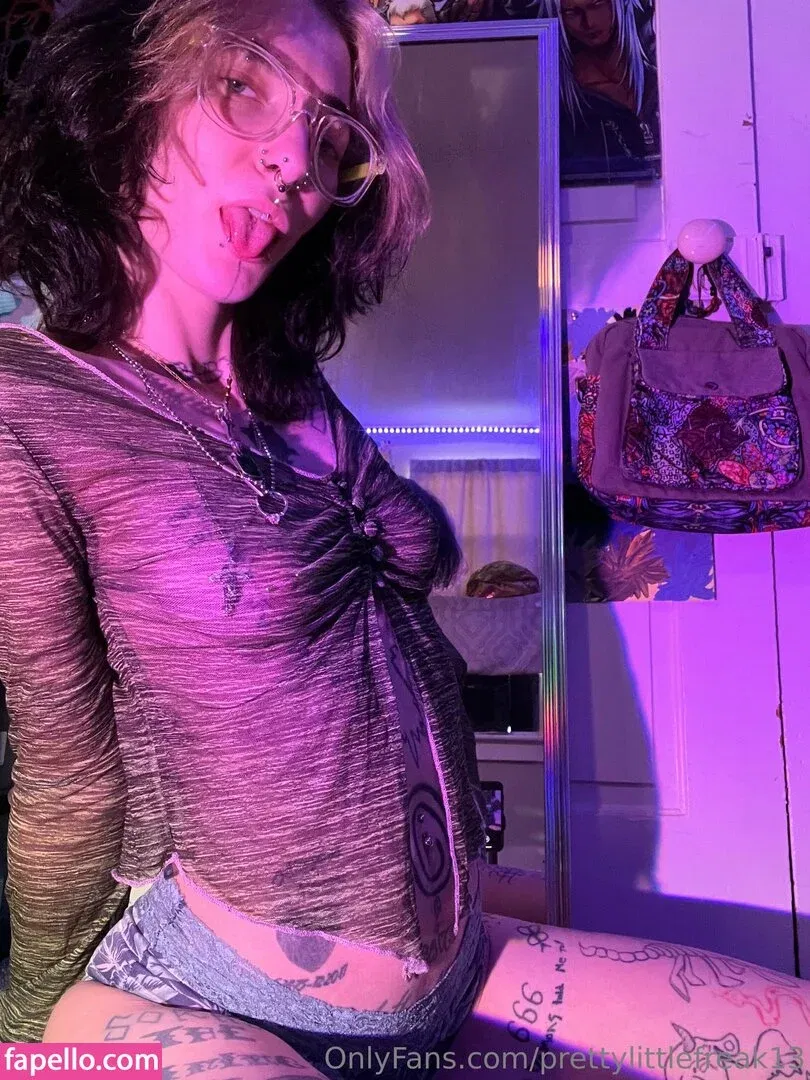 pre.ttylil13 / prettylittlefreak13 Onlyfans Photo Gallery 