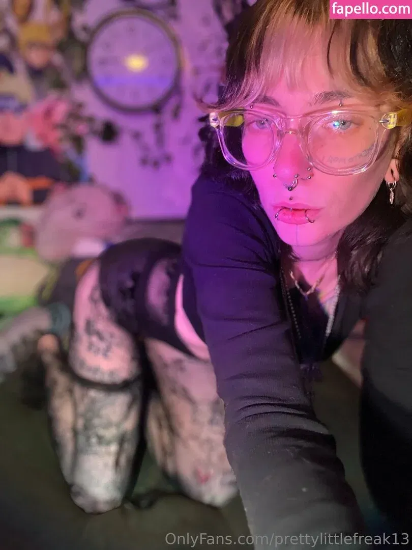 pre.ttylil13 / prettylittlefreak13 Onlyfans Photo Gallery 