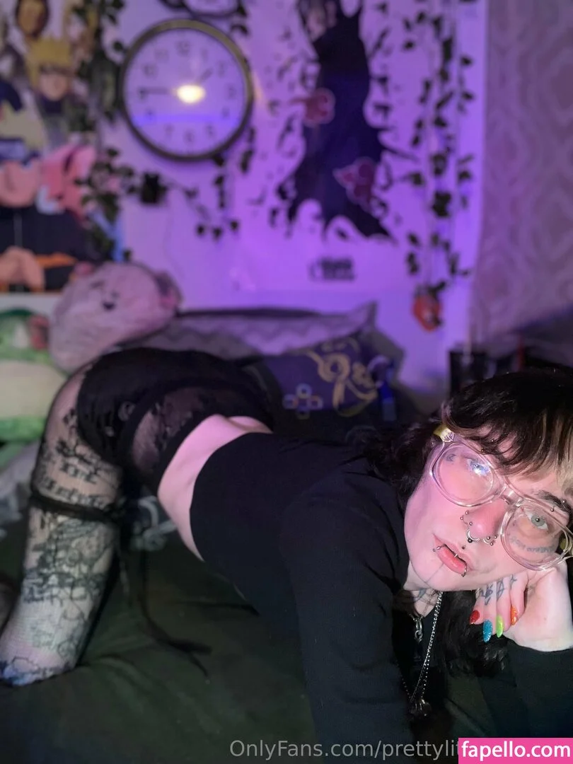 pre.ttylil13 / prettylittlefreak13 Onlyfans Photo Gallery 