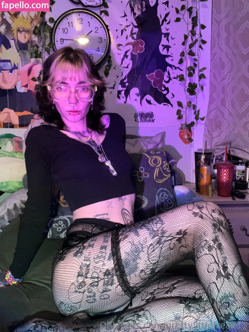 pre.ttylil13 / prettylittlefreak13 Onlyfans Photo Gallery 