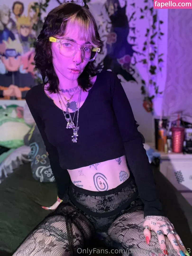 pre.ttylil13 / prettylittlefreak13 Onlyfans Photo Gallery 