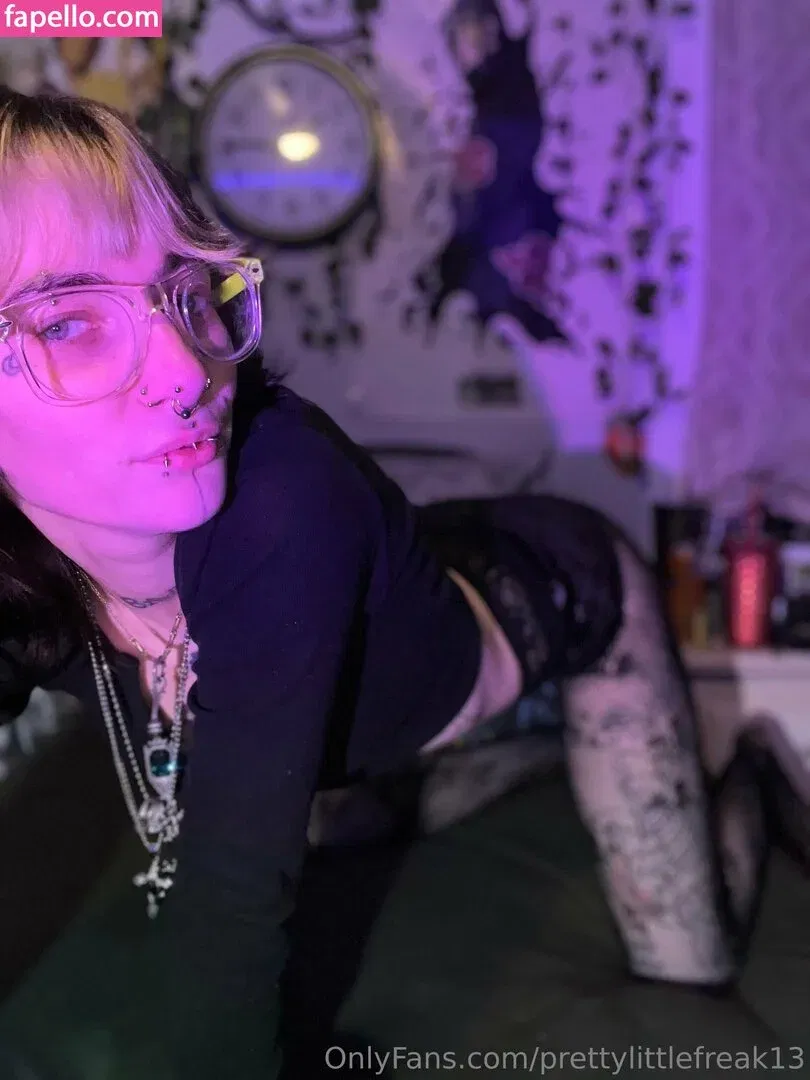 pre.ttylil13 / prettylittlefreak13 Onlyfans Photo Gallery 