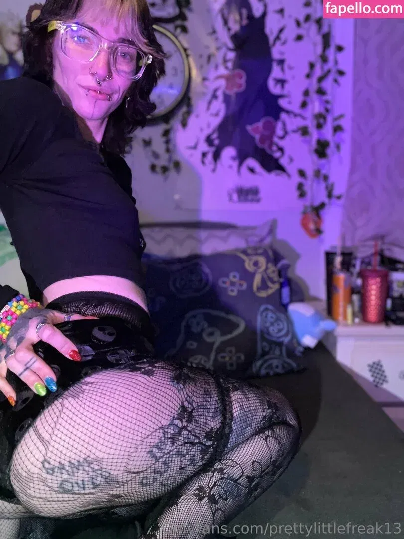 pre.ttylil13 / prettylittlefreak13 Onlyfans Photo Gallery 