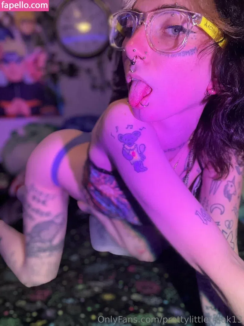 pre.ttylil13 / prettylittlefreak13 Onlyfans Photo Gallery 
