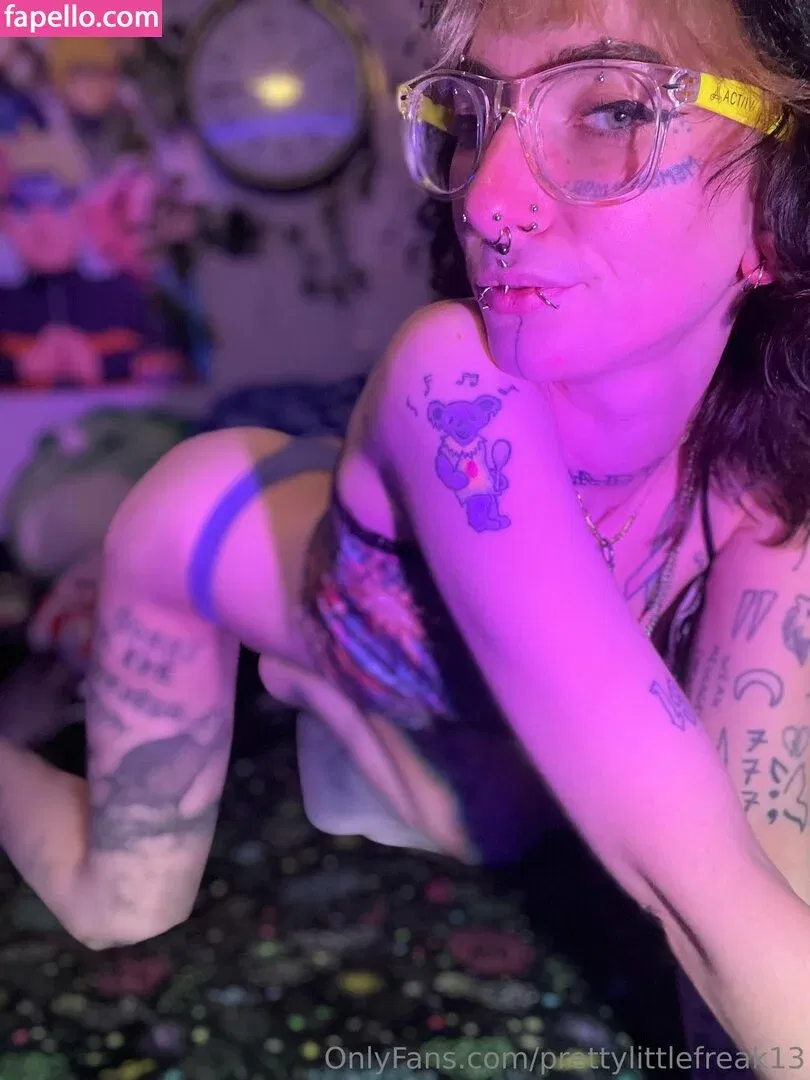pre.ttylil13 / prettylittlefreak13 Onlyfans Photo Gallery 