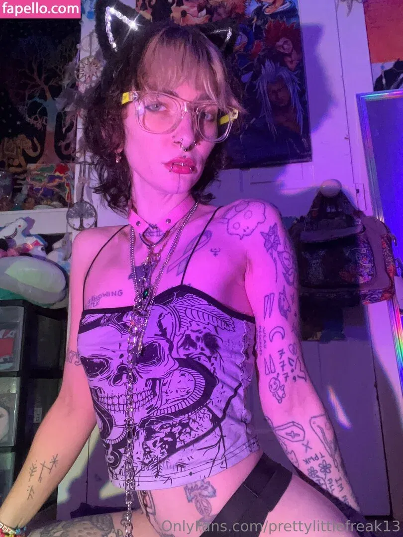 pre.ttylil13 / prettylittlefreak13 Onlyfans Photo Gallery 