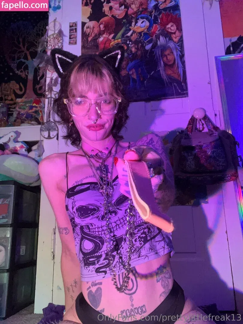pre.ttylil13 / prettylittlefreak13 Onlyfans Photo Gallery 