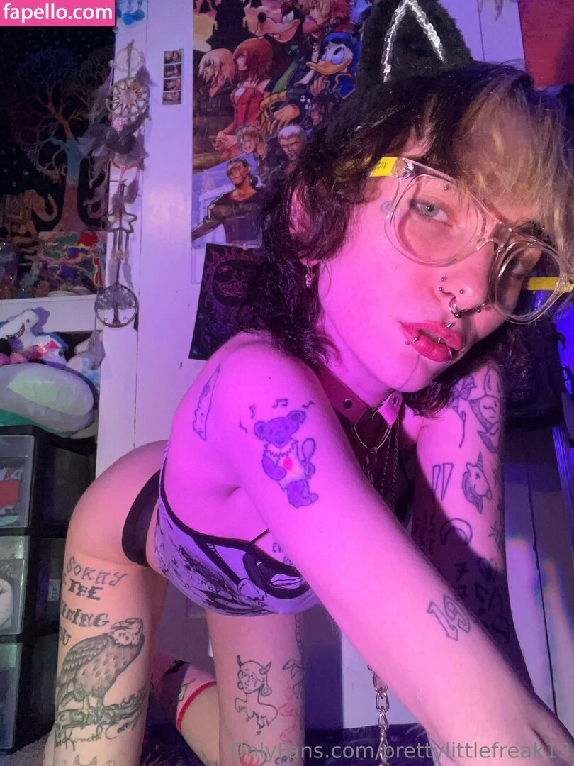 pre.ttylil13 / prettylittlefreak13 Onlyfans Photo Gallery 