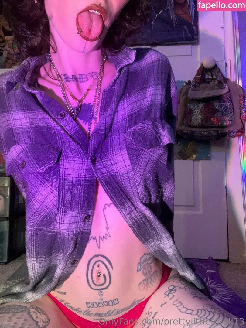 pre.ttylil13 / prettylittlefreak13 Onlyfans Photo Gallery 