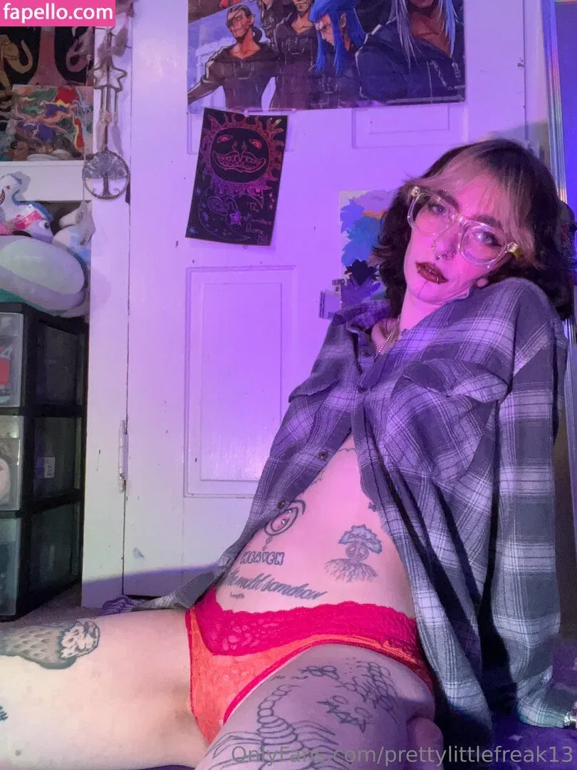 pre.ttylil13 / prettylittlefreak13 Onlyfans Photo Gallery 