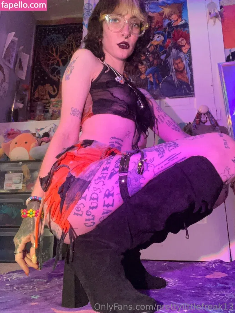 pre.ttylil13 / prettylittlefreak13 Onlyfans Photo Gallery 