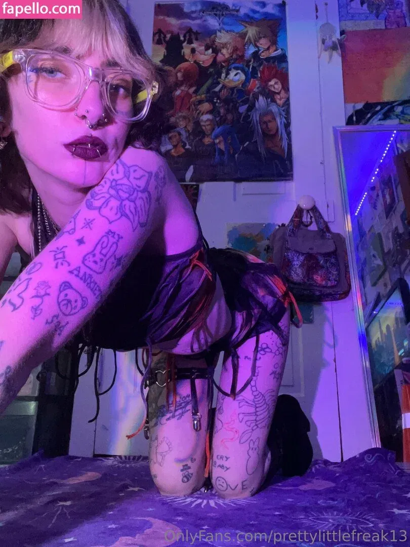 pre.ttylil13 / prettylittlefreak13 Onlyfans Photo Gallery 