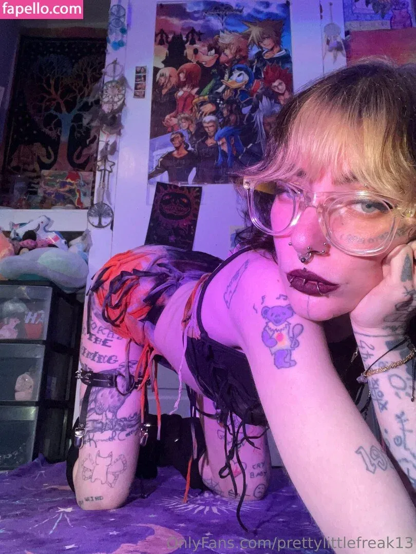 pre.ttylil13 / prettylittlefreak13 Onlyfans Photo Gallery 