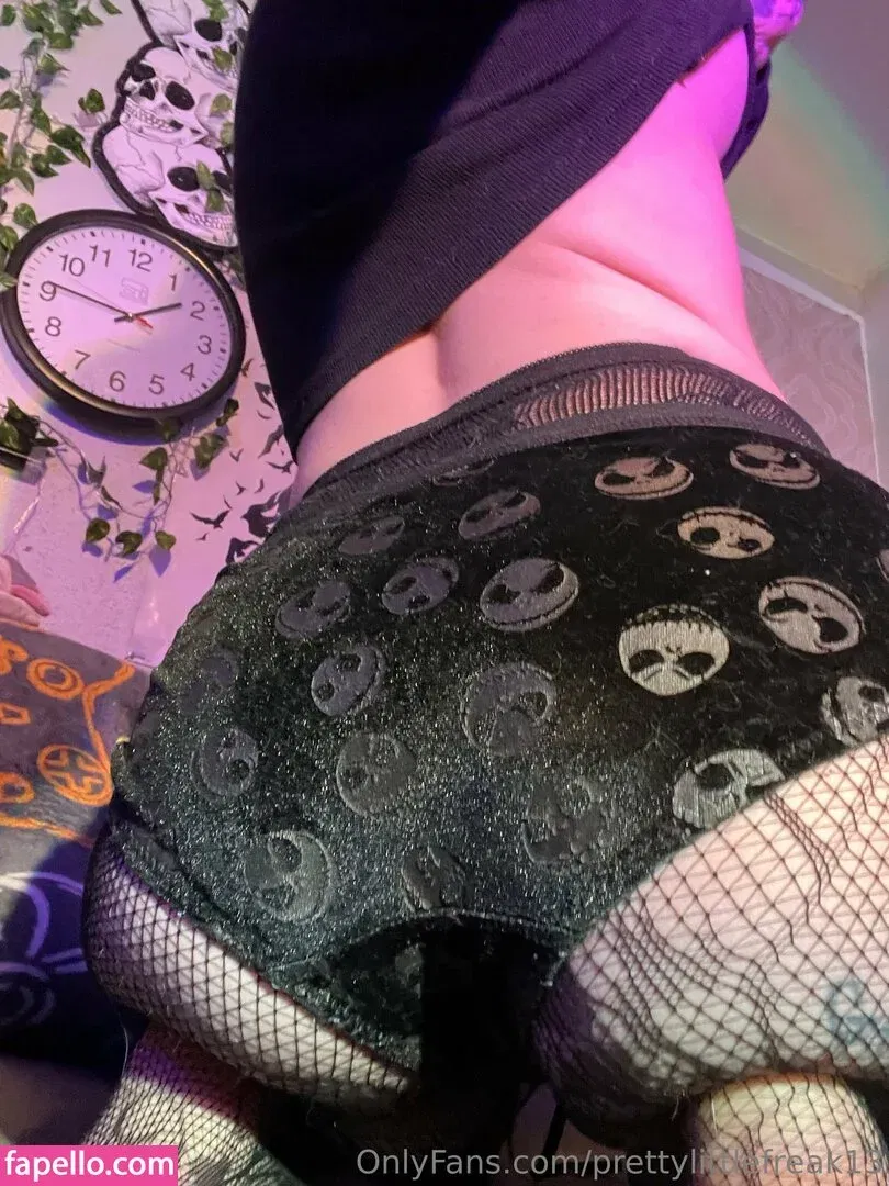 pre.ttylil13 / prettylittlefreak13 Onlyfans Photo Gallery 