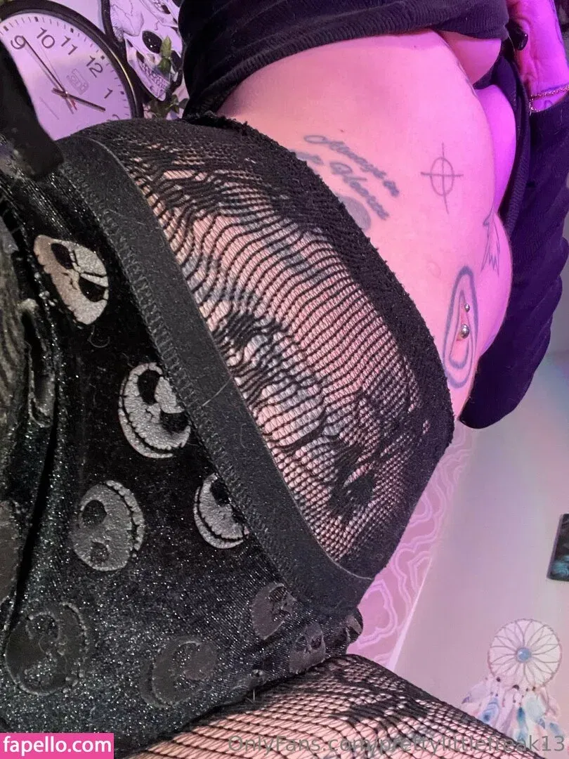 pre.ttylil13 / prettylittlefreak13 Onlyfans Photo Gallery 