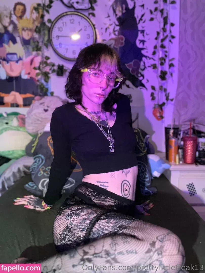pre.ttylil13 / prettylittlefreak13 Onlyfans Photo Gallery 