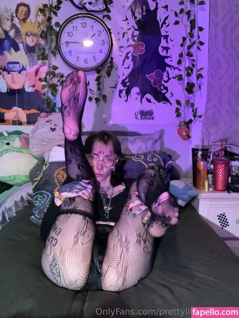 pre.ttylil13 / prettylittlefreak13 Onlyfans Photo Gallery 