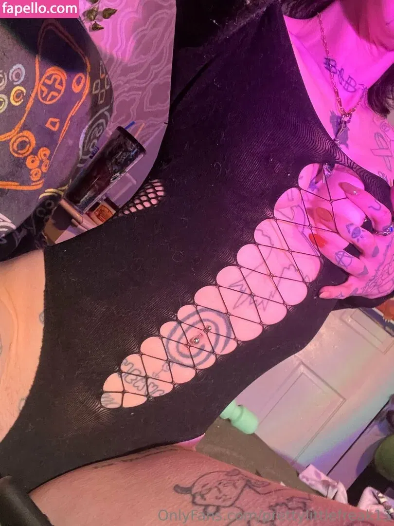 pre.ttylil13 / prettylittlefreak13 Onlyfans Photo Gallery 