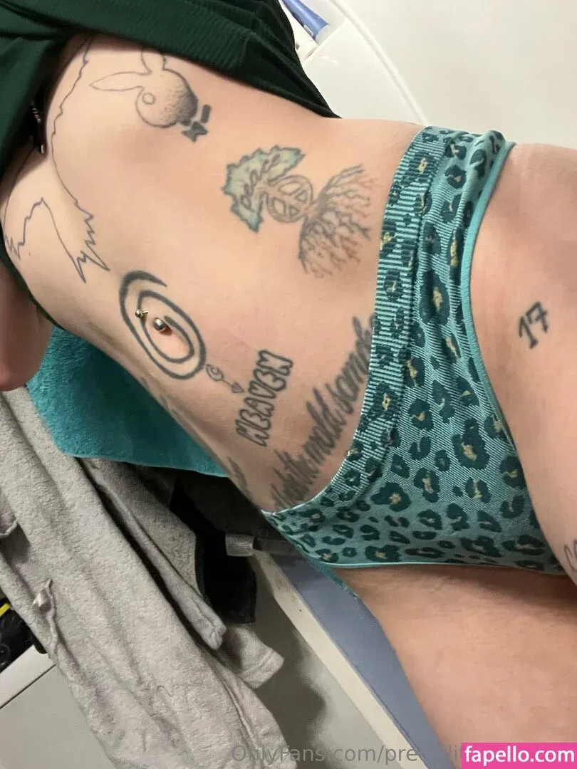 pre.ttylil13 / prettylittlefreak13 Onlyfans Photo Gallery 