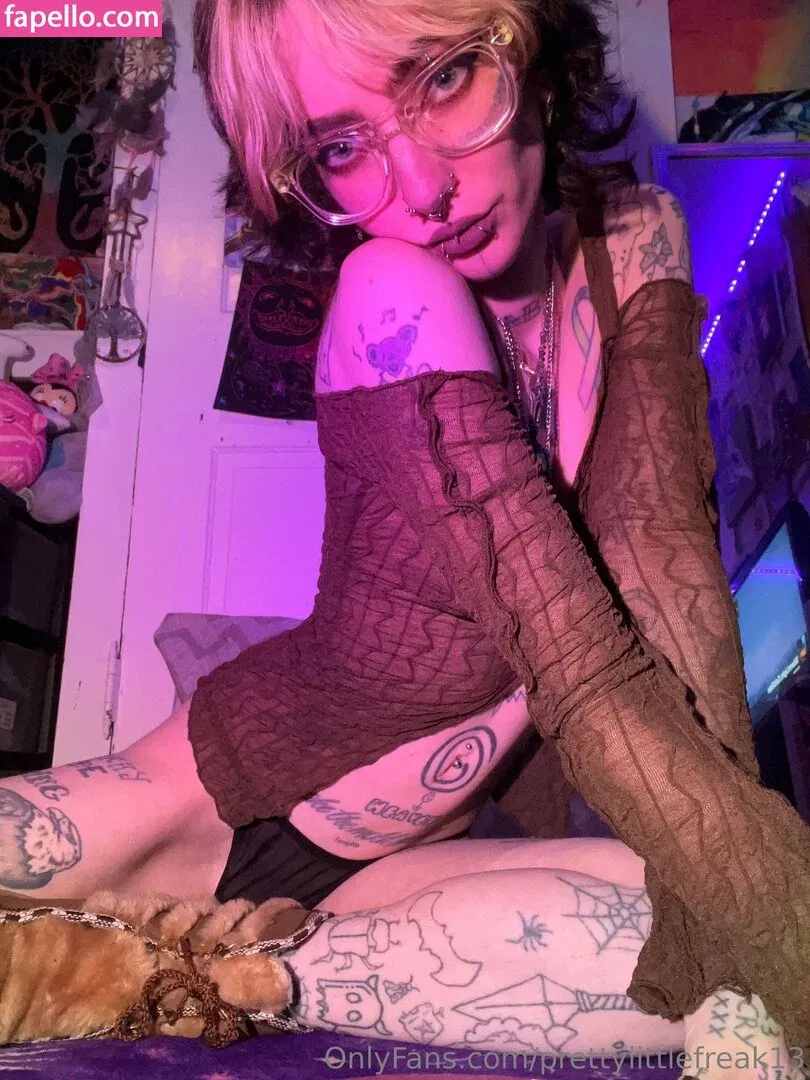 pre.ttylil13 / prettylittlefreak13 Onlyfans Photo Gallery 