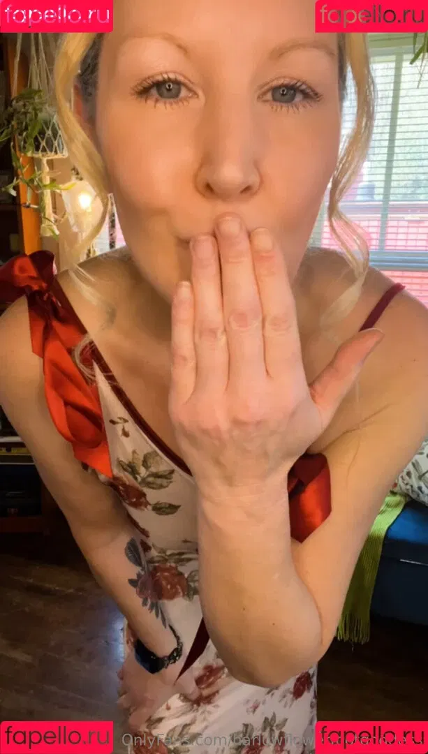 harlowflowerfootgoddess / hippyharlow Onlyfans Photo Gallery 