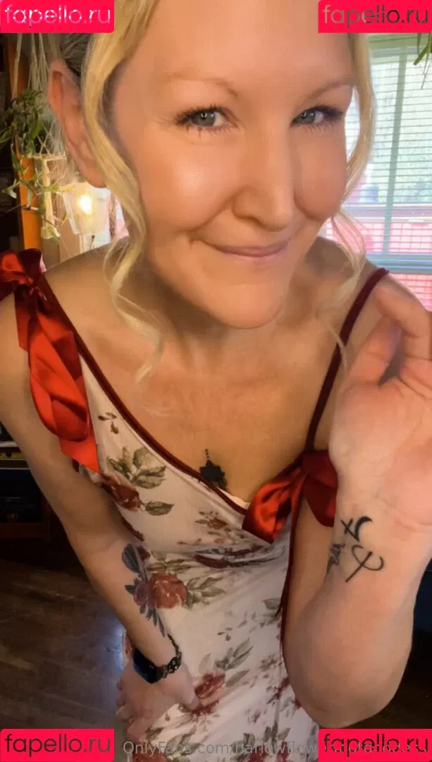 harlowflowerfootgoddess / hippyharlow Onlyfans Photo Gallery 